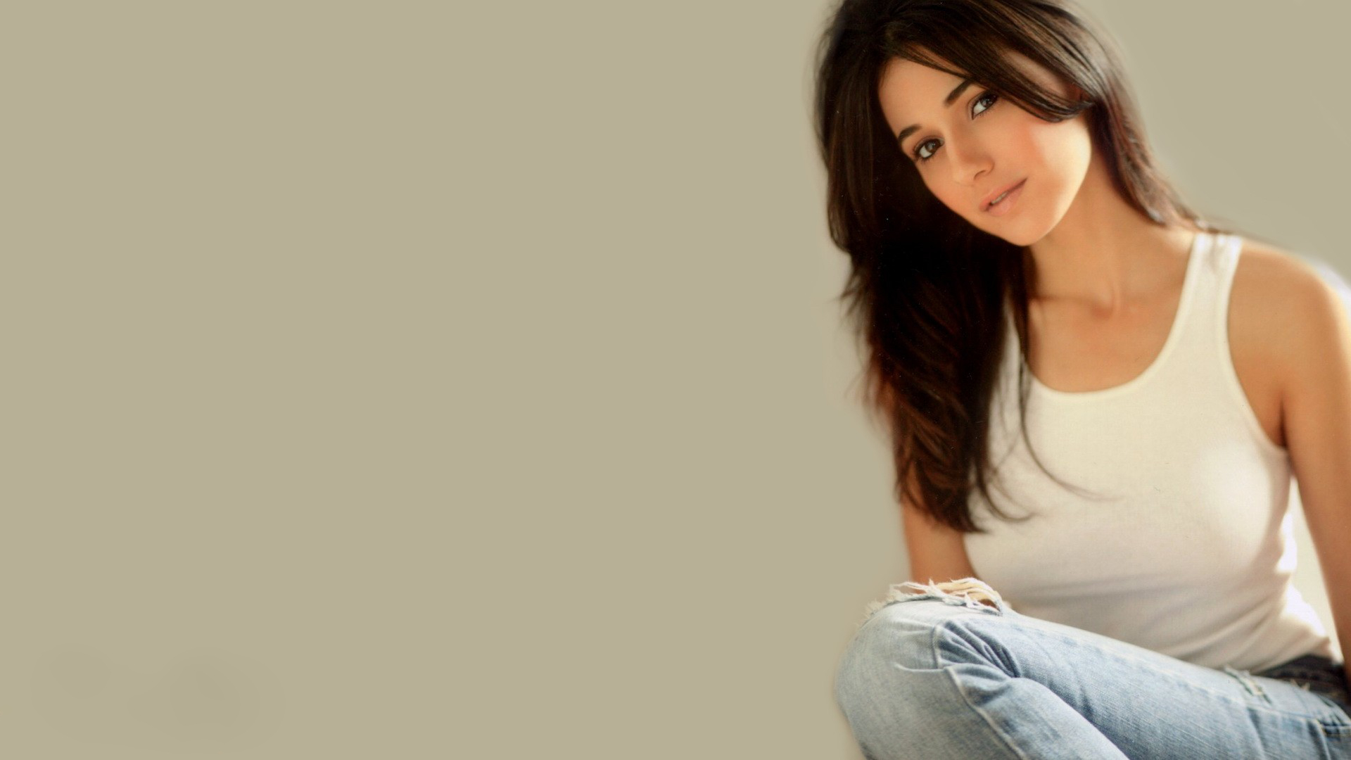 Emmanuelle Chriqui HD wallpapers and background pictures.
